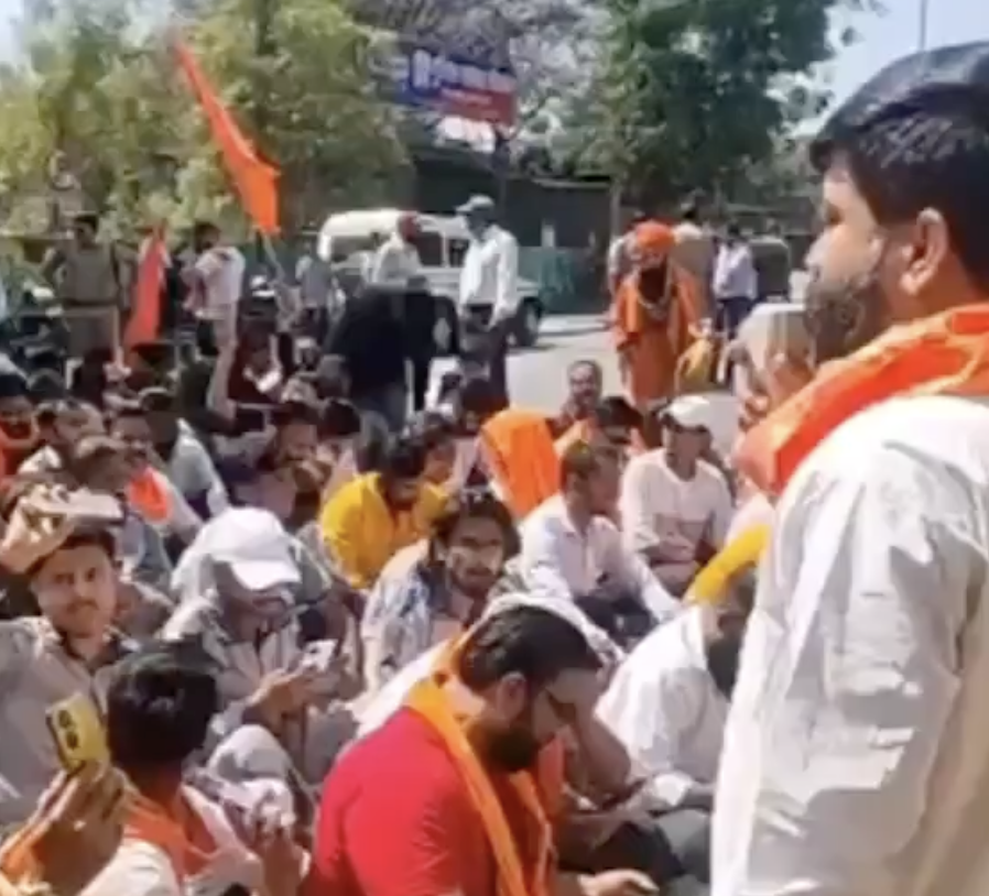 Bajrang Dal Leader At VHP Event Compares Muslims To Snakes Spreads Infiltration Conspiracy in Indore