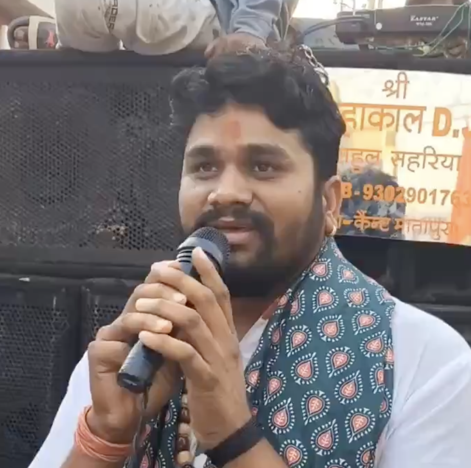 Hindu Nationalist Protesters Falsely Accuse Muslims of Storing Weapons in Mosques and Madrasas in Guna