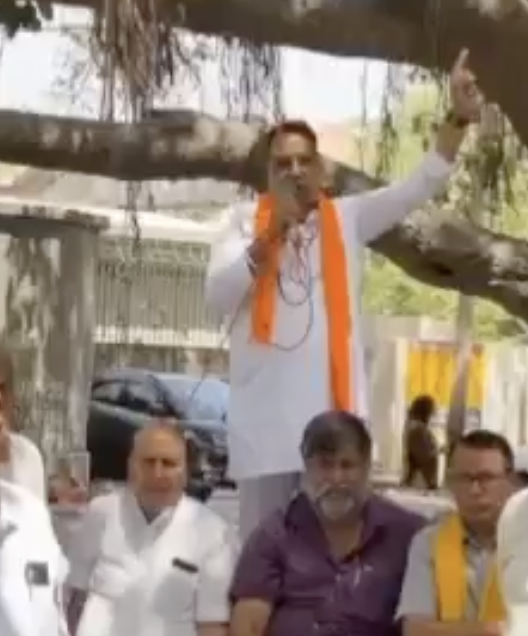 VHP Leader Manoj Bansiya Delivers Hate Speech, Calls Muslims ‘Piglets’ and Urges Arming Hindus in Sikar