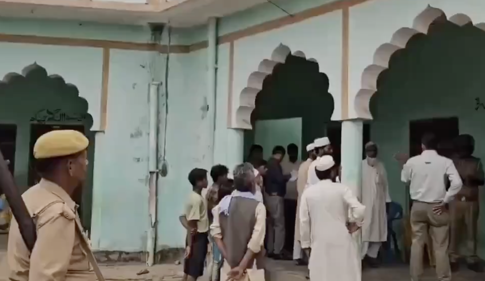 In Shravasti, District Administration Seals 17 Madrasas, Cites Land and Documentation Issues