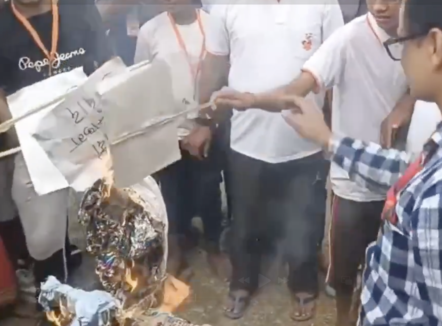Itarsi VHP-Bajrang Dal Camp Chants ‘Erase Babur’ Slogans During Effigy Burning