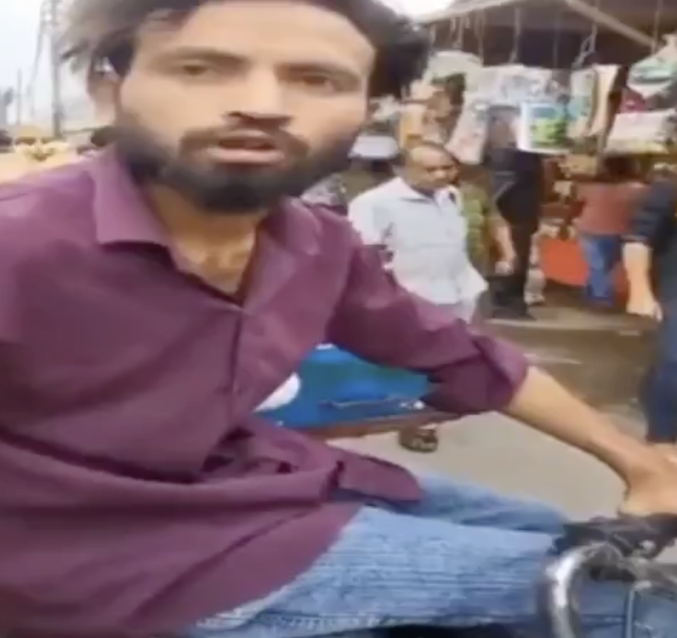 In Varanasi, Far-Right Man Harasses Muslim Vendors; Forces Them To Display Identity