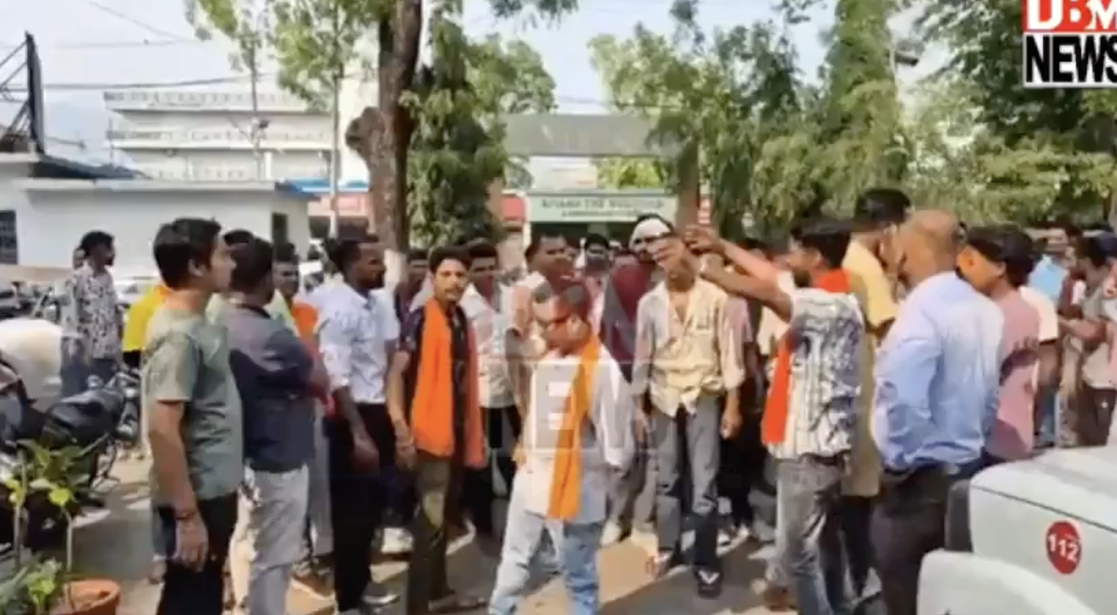 In Rishikesh, Bajrang Dal Protesters Chant Hate Slogans; Clash With Police Over “Demographic Change”