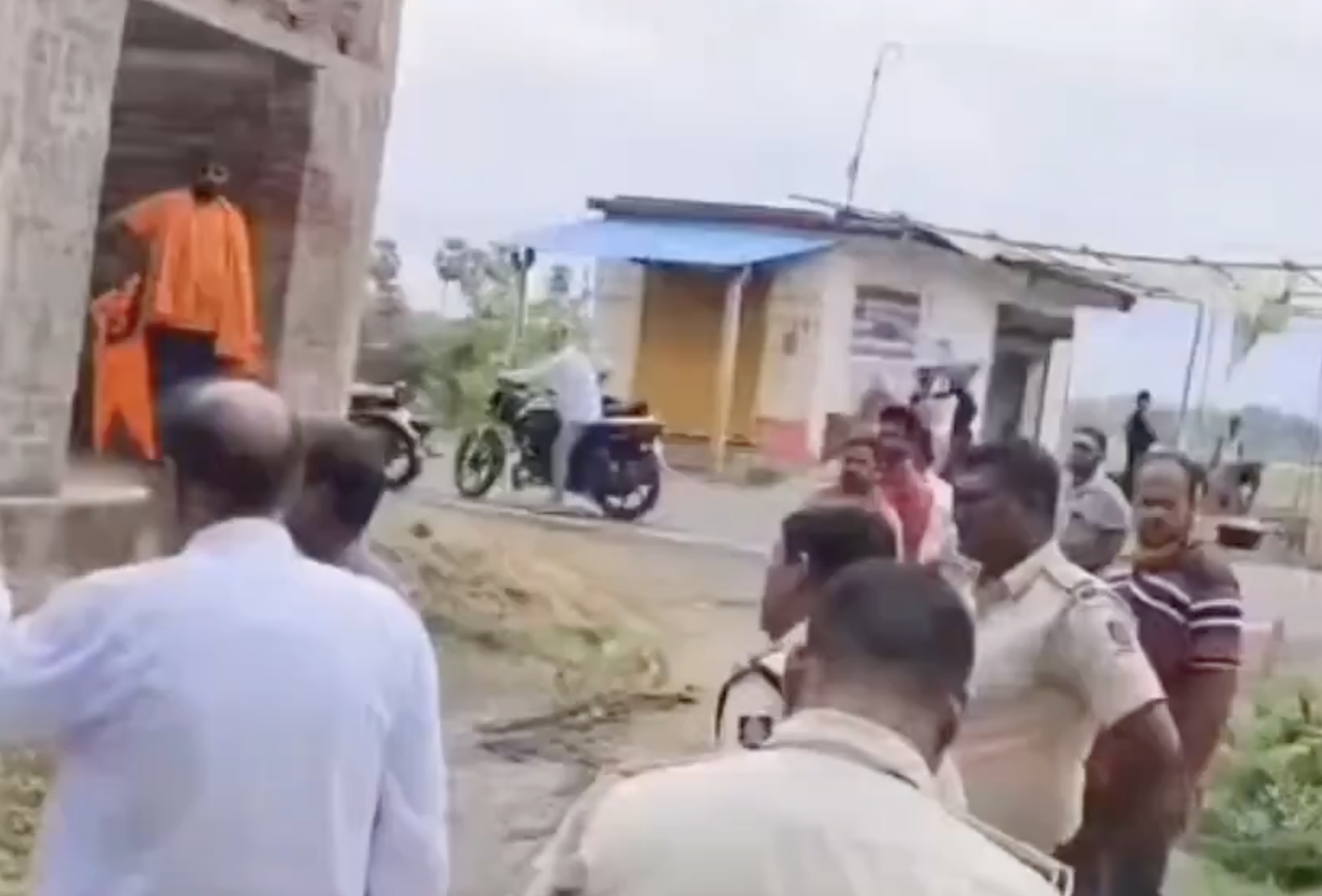 In Sanra, VHP-Bajrang Dal Hoists Saffron Flag On Mosque Site; Declares It Will Be Their Office