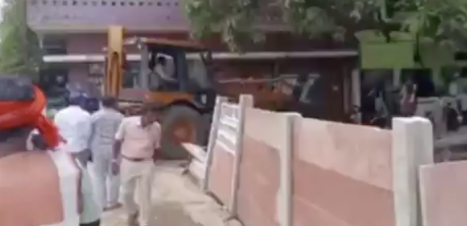 In Lalitpur, VHP-Backed Demolition of Mazaar Wall Proceeds Despite Legal Dispute