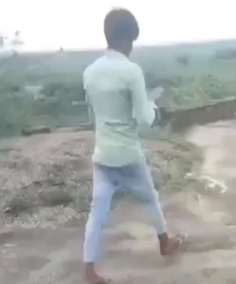 In Utoon, Hindu Nationalists Hoist Saffron Flag on Eidgah; Police Detain Two