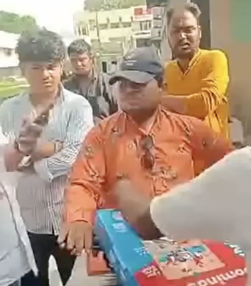 In Bareilly, Hindu Yuva Vahini Harasses Domino’s Delivery for Serving Non-Veg in Shravan