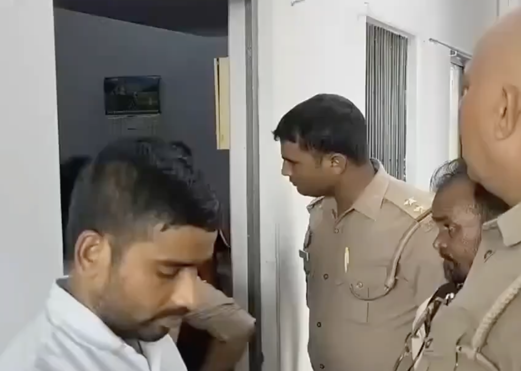 In Chandauli, Hindu Mahasabha and police raid Christian Sunday prayer over alleged conversions