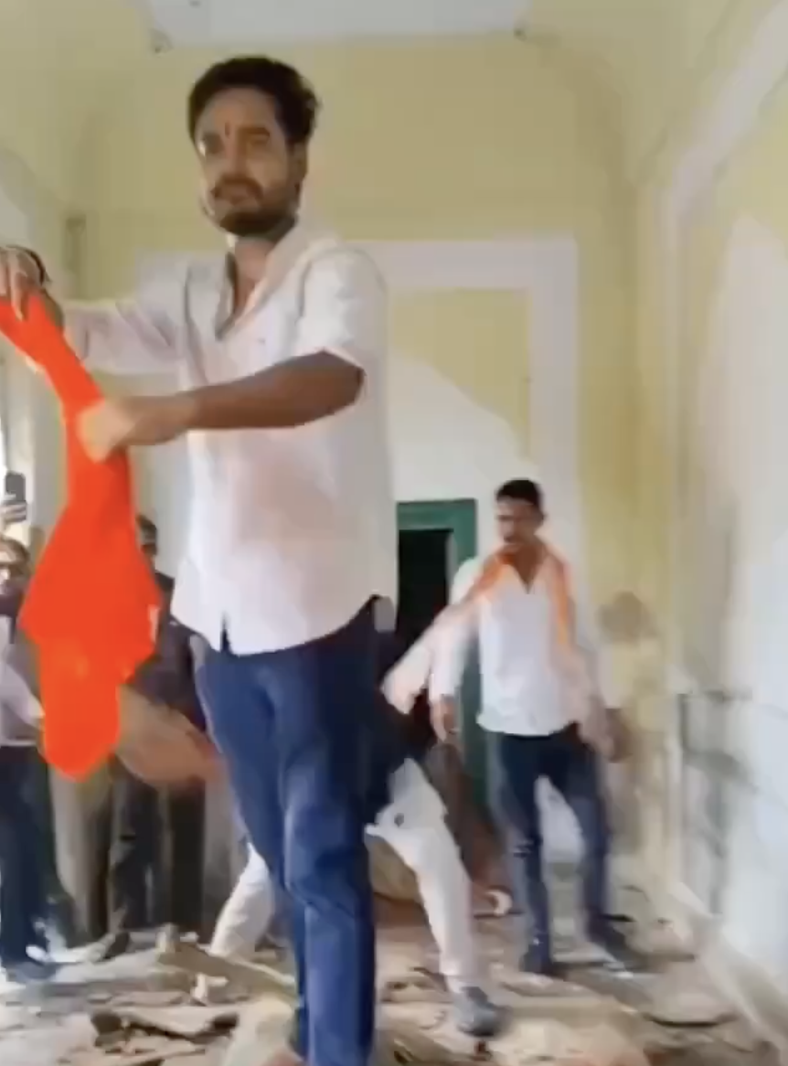 In Fatehpur, Hindu nationalists storm Nawab Abdul Samad Makbara and plant saffron flags amid vandalism