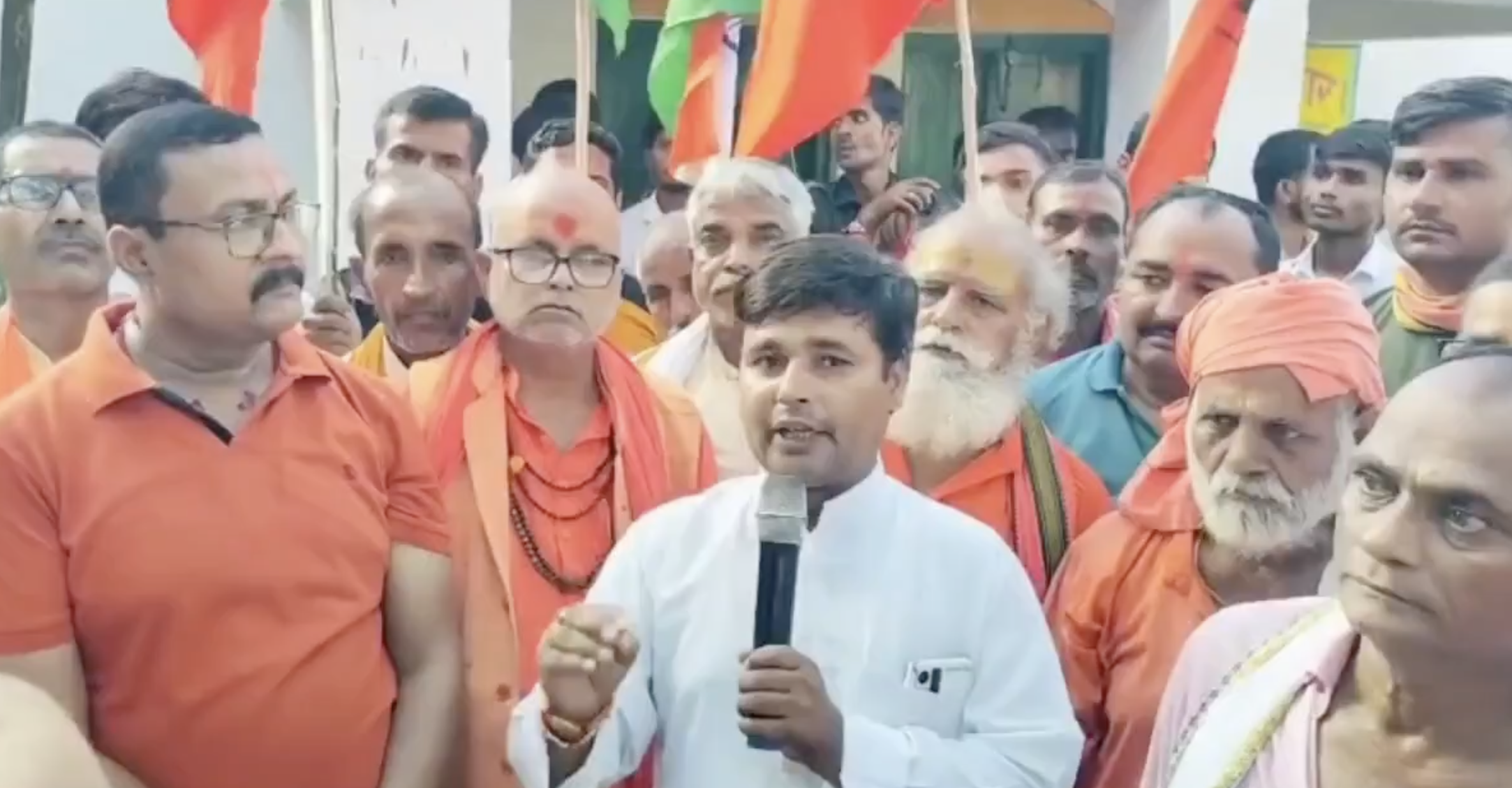 In Khargupur Nagar, Gonda, speaker Mahesh Tiwari brands Muslims a ‘new Pakistan’ and issues violent slogan