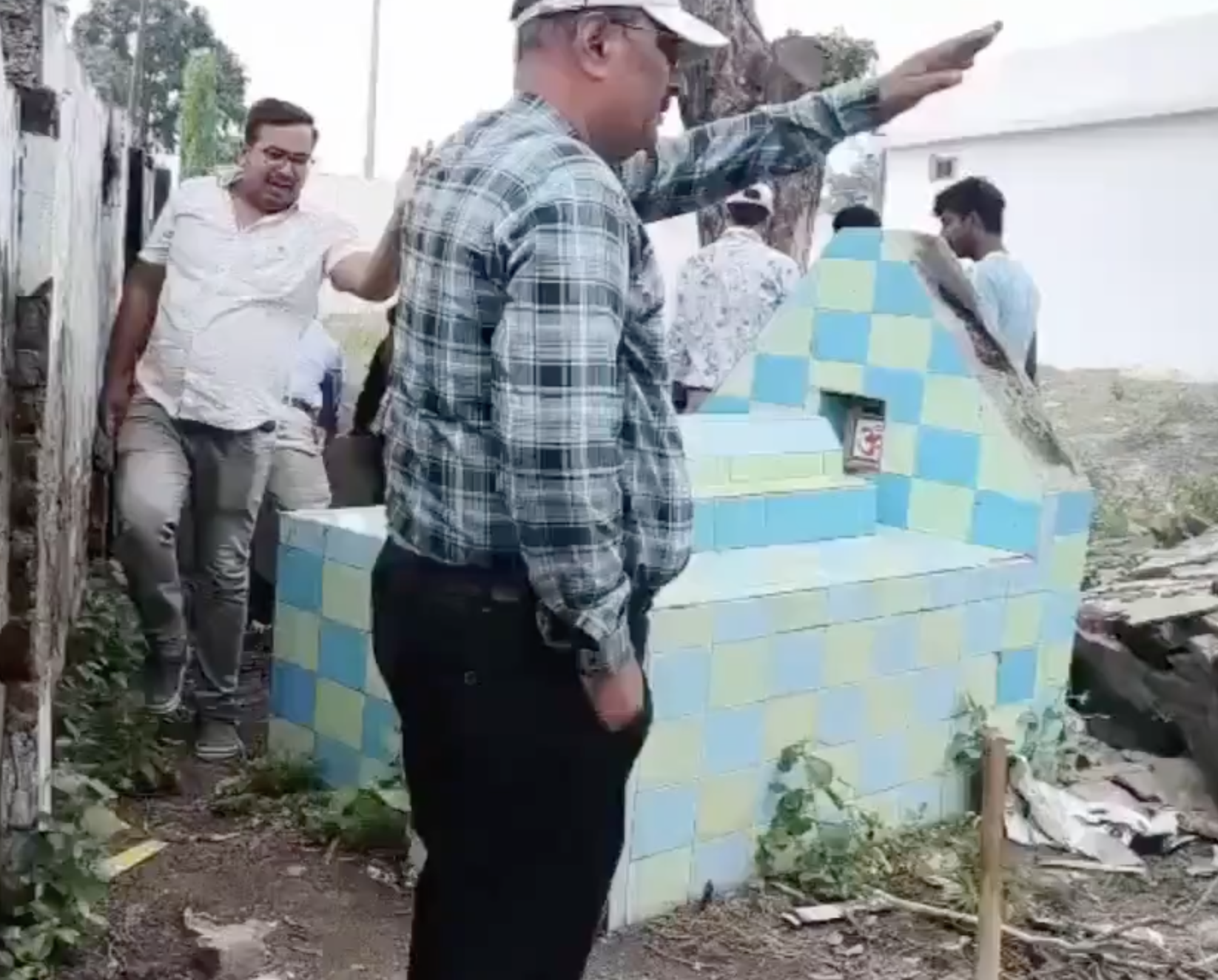 In Aligarh, two mazars razed on railway land