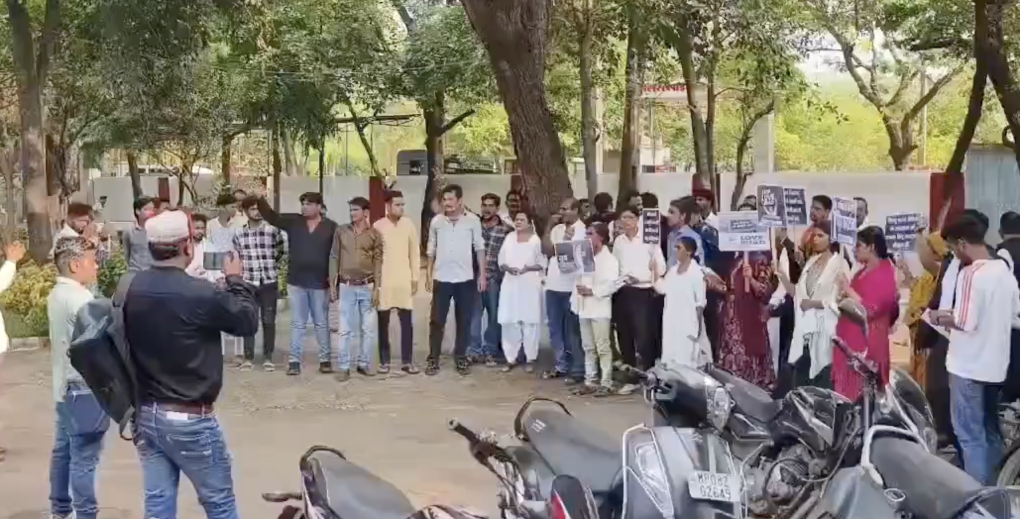 In Guna, Hindutva group demands ‘shoot love jihad accused’ during protest