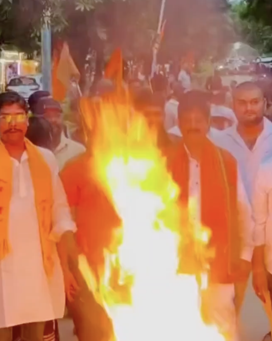 In Satna, Hindutva groups burn tyres and demand ban on non-Hindus at Garba