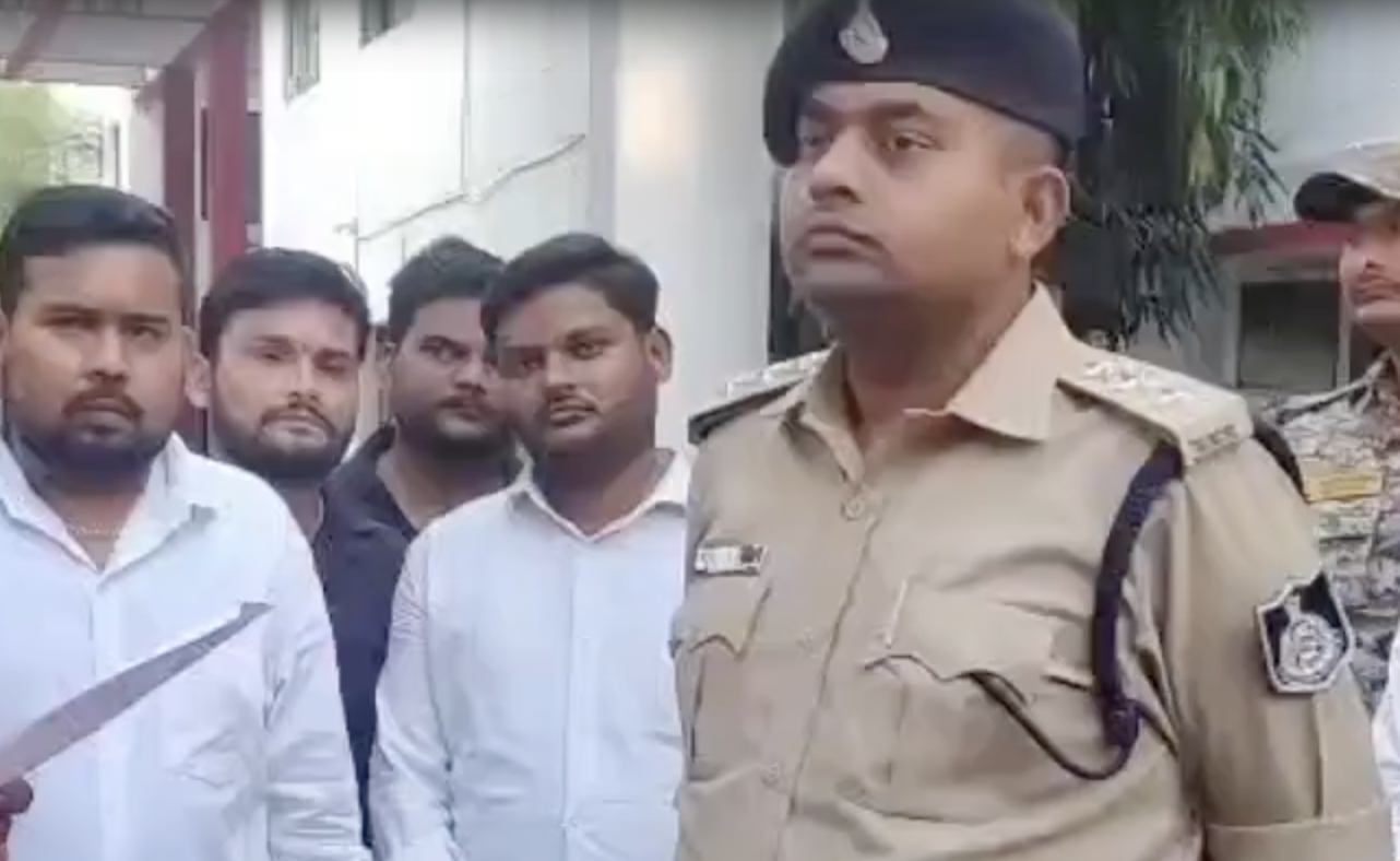 In Gwalior, VHP-Bajrang Dal demand closure of meat and alcohol shops and ban on non-Hindus at Garba