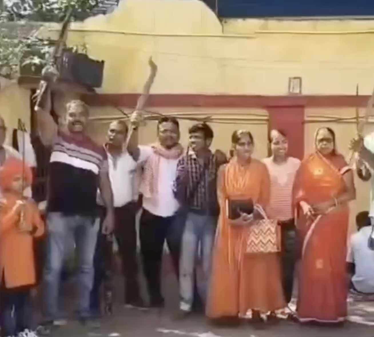 In Giridih, AHP-Bajrang Dal hold weapon worship, urge members to keep arms at home