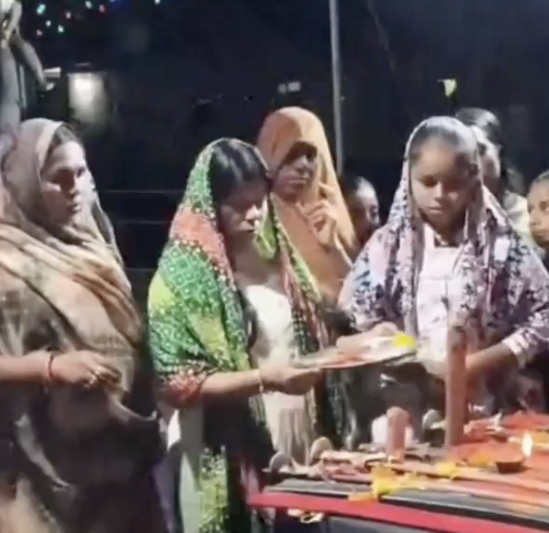 In Rampura, VHP and Bajrang Dal lead Shastra Puja across Garba pandals with weapons raised