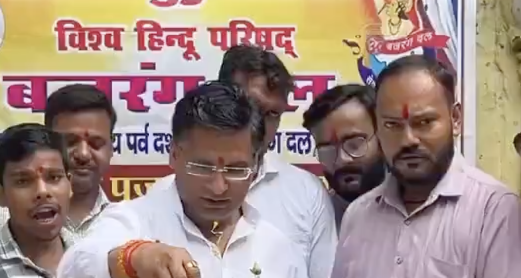 In Agra, VHP-Bajrang Dal hold Shastra Pujan displaying guns and swords