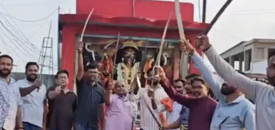 In Sihora, VHP–Bajrang Dal brandish guns and swords at Shastra Puja