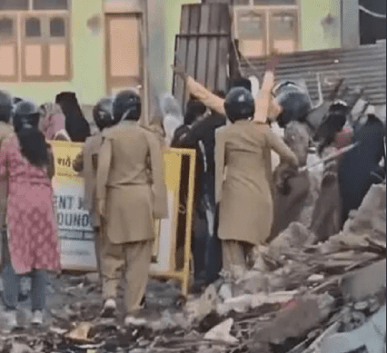 13 arrested after clashes erupt over dargah demolition in Gujarat (Maktoob Media)