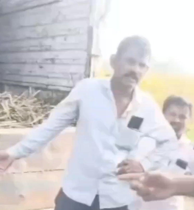 In Pimprad (Satara), cow vigilante assaults cattle-truck driver and forces on-camera apology