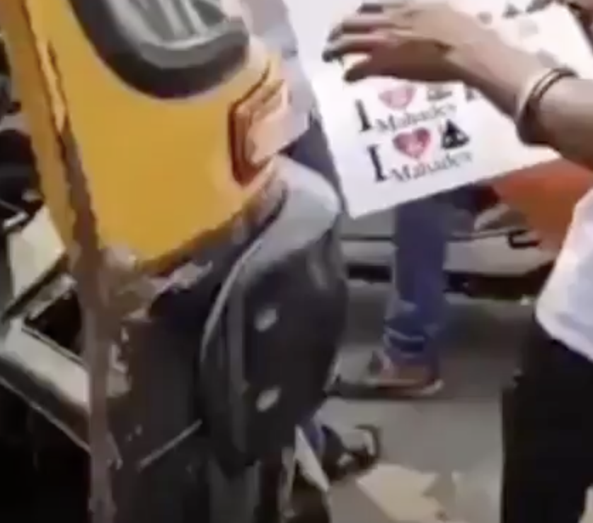 In Mumbai, Far-Right Men Force “I Love Mahadev” Stickers; Ask Drivers’ Religion