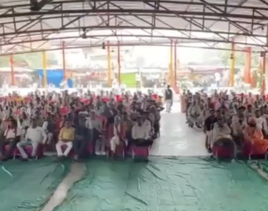 In Banda, Monk Madhuram Sharan Shiva Calls Christians and Muslims “Demons” and Warns of Hindu “Decline”