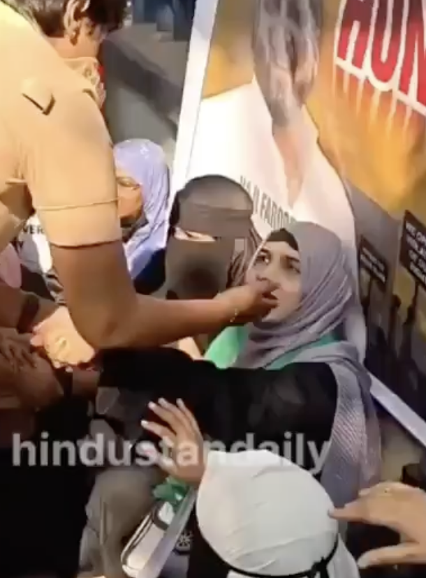 In Goregaon, Police Detain Women Protesting Burqa Ban at Junior College