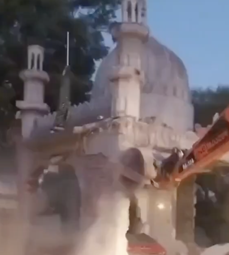 In Gandhinagar, Municipal Authorities Demolish Dargah as ‘Encroachment’