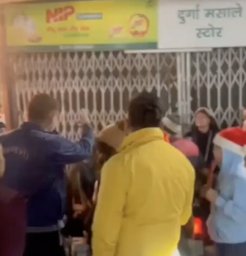 In Lajpat Nagar, Bajrang Dal Forces Christian Women Wearing Santa Hats Out of Market
