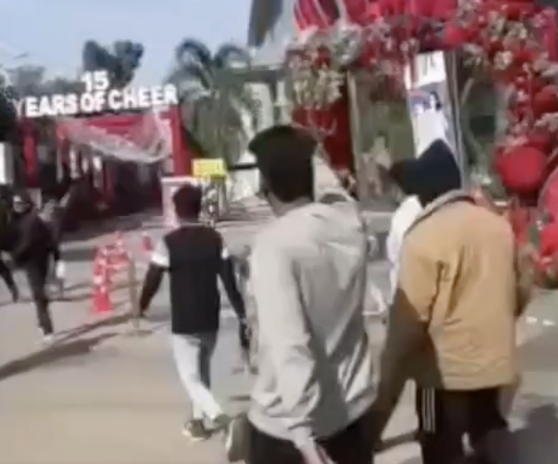 In Raipur, VHP–Bajrang Dal Vandalises Christmas Decorations and Assaults Mall Staff