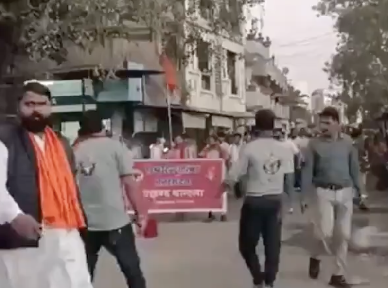 In Thandla, VHP–Bajrang Dal’s Shaurya Yatra Parades Guns and Swords Before Police