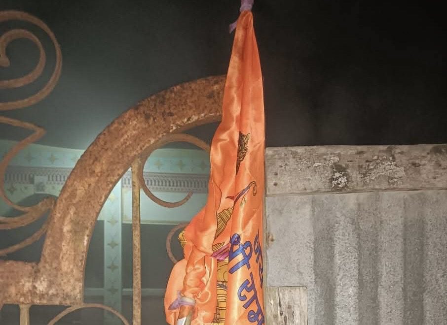 Mosque desecrated in Tripura: Liquor bottles, ‘Jai Shri Ram’ threat note, Bajrang Dal flag found (Maktoob Media)