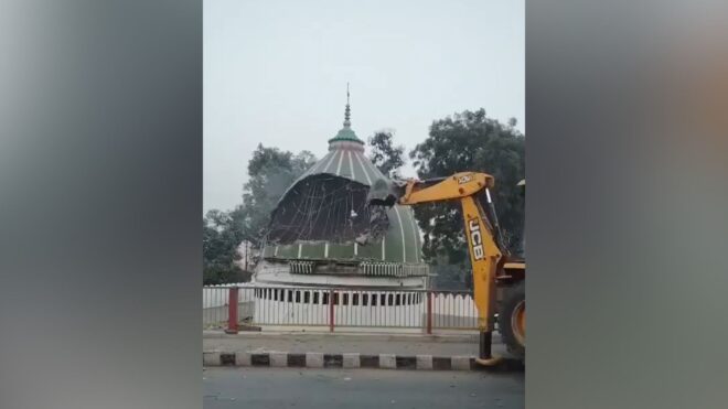UP’s Deoria administration demolishes shrine after court order (Maktoob Media)