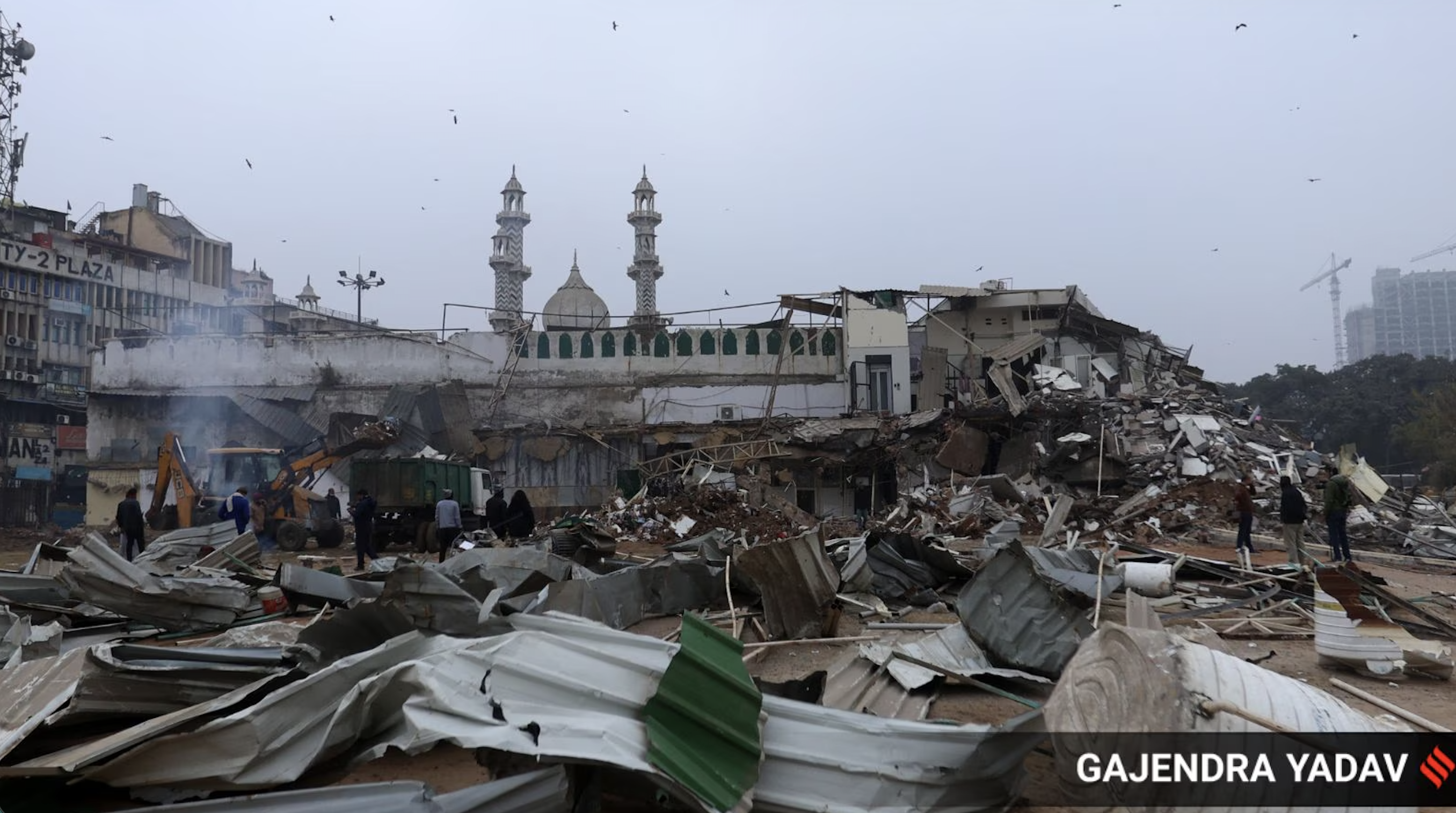 Demolition drive near Delhi’s Faiz-e-Ilahi mosque turns violent amid stone pelting, tear gas action; 5 arrested (Indian Express)