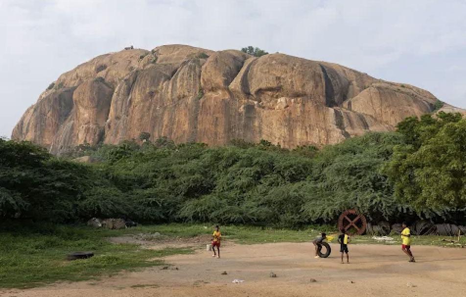 Starting Fires at Thirupparankundram (Caravan Magazine)