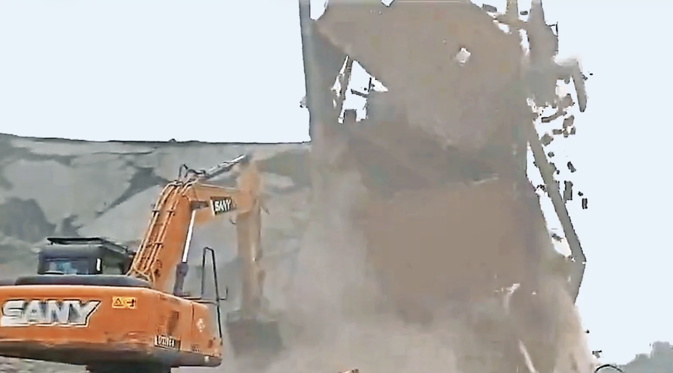 Bahraich admin demolishes 10 mazaars built on ‘govt’ land near medical college (Indian Express)