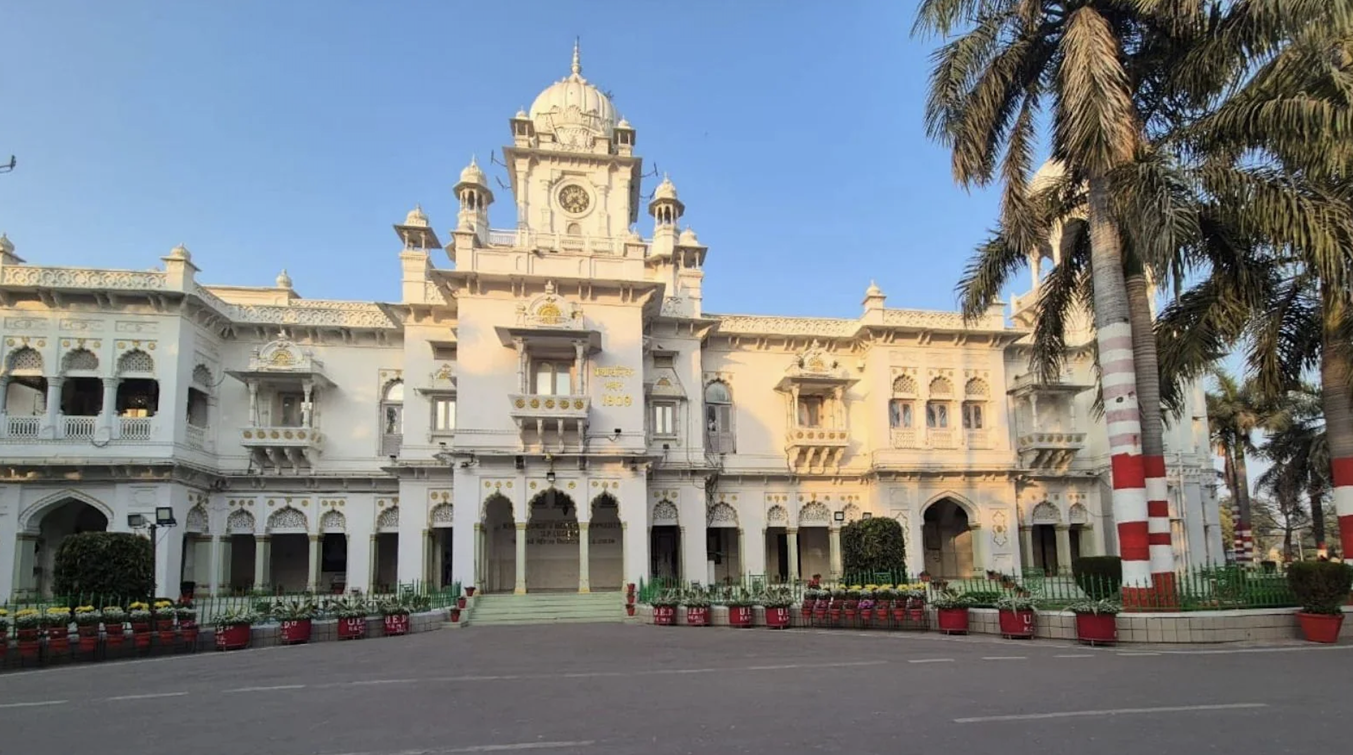 KGMU orders removal of mazars from campus in 15 days, sparks outcry from Muslim leaders (Indian Express)