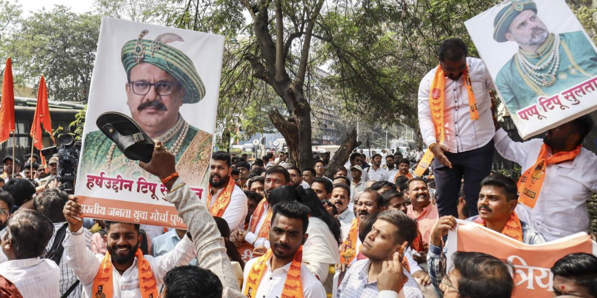 Maharashtra: After Aurangzeb, Row Over Tipu Sultan Portrait in Office; Stone Pelting in Pune (The Wire)