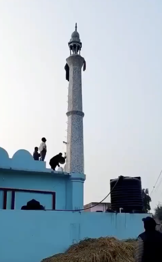 In Kapilvastu, Hindu Nationalists Climb Mosque Minar and Hoist Saffron Flag