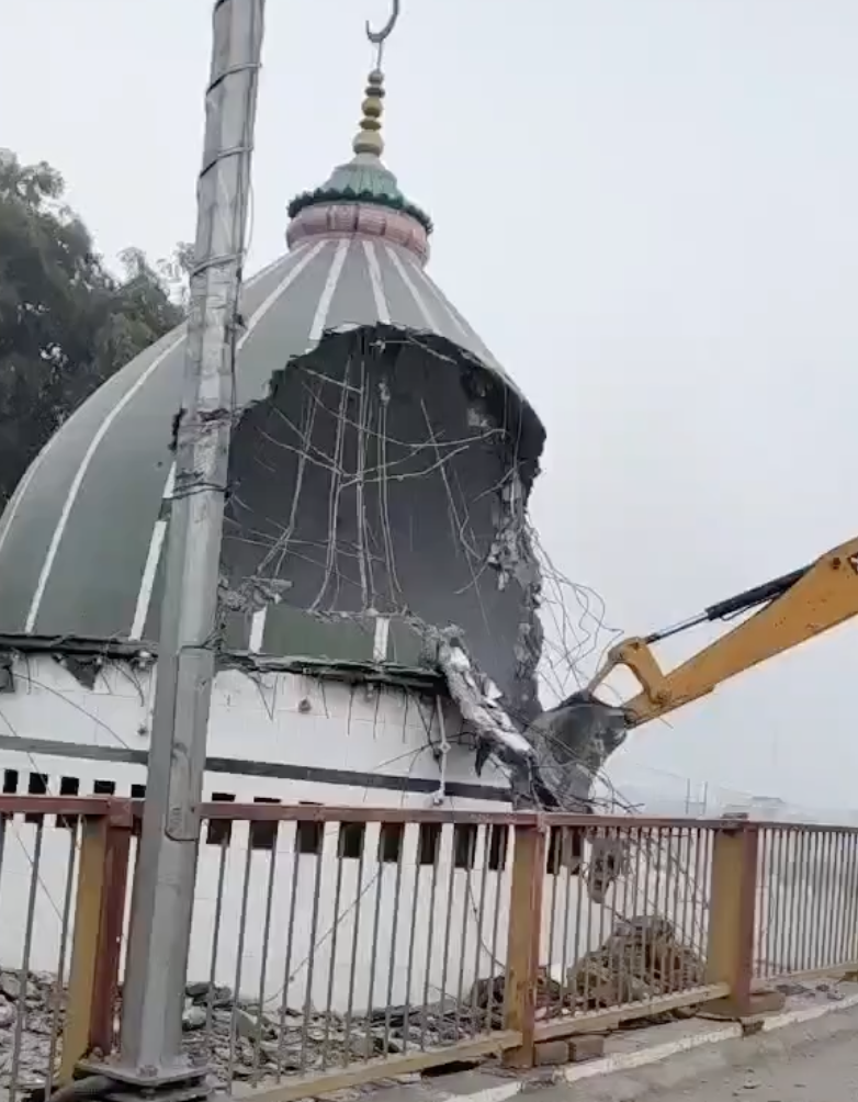 In Deoria, Authorities Demolish Mazar Under Heavy Police Deployment