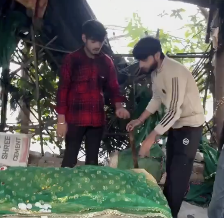 In Delhi, Cow Vigilantes Demolish Mazar at Yamuna Ghat