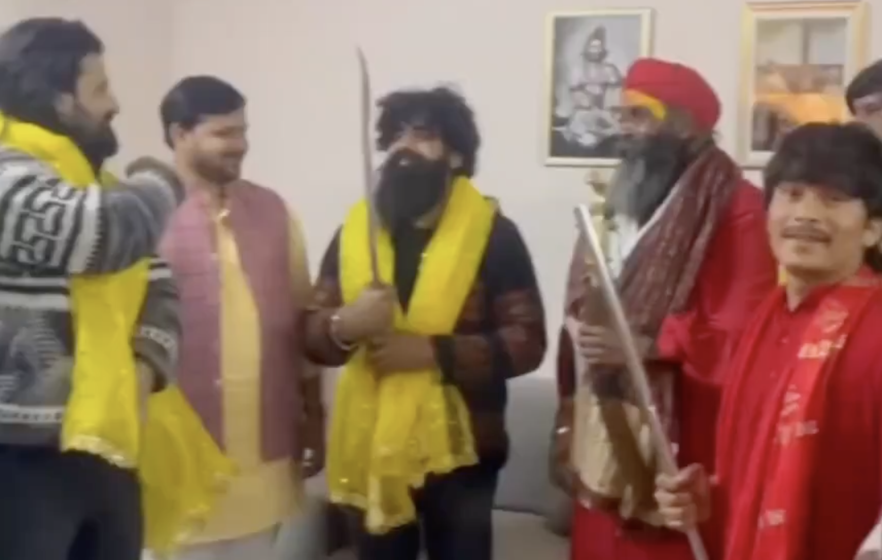 In Delhi, Armed Monk Gifts Swords to Cow Vigilantes Accused of Attacking Muslims