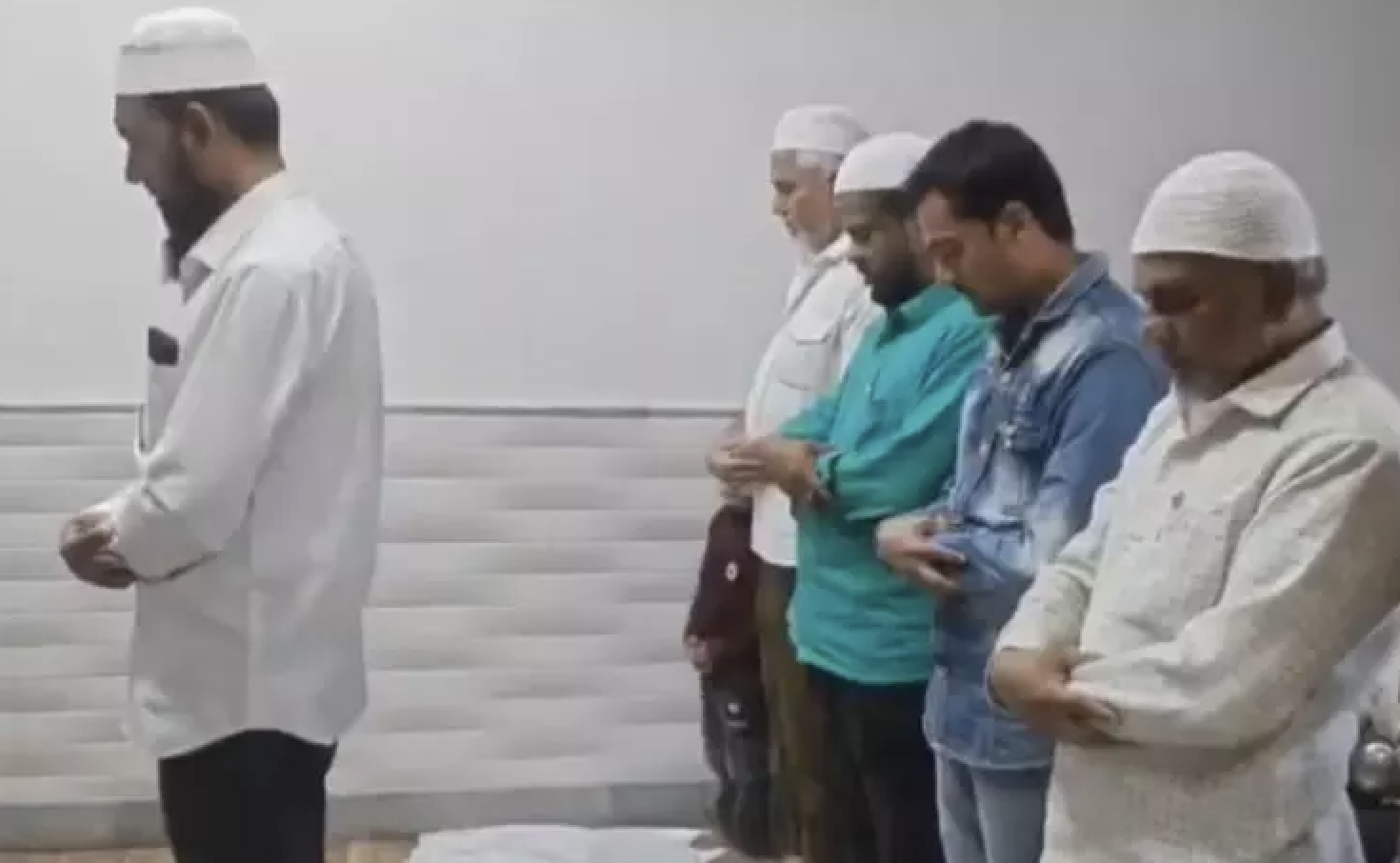 Maharashtra Police Book Seven for Offering Namaz in Malegaon Municipal Office (The Observerp Post)