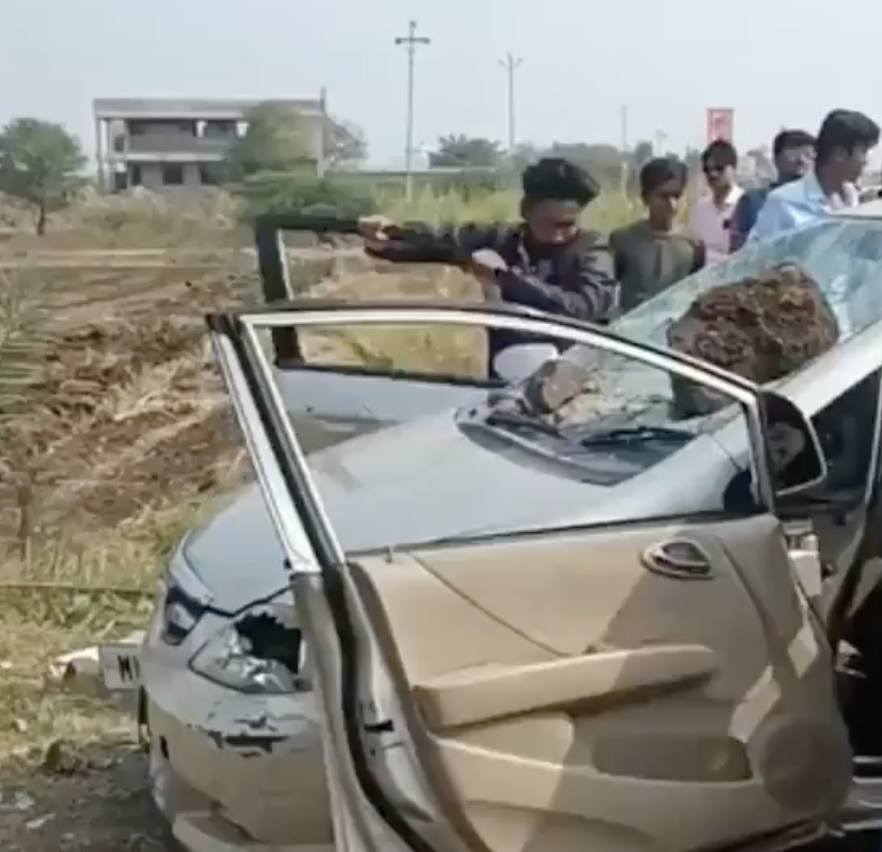 In Beed, Bajrang Dal Vigilantes Destroy Vehicle Allegedly Carrying Beef