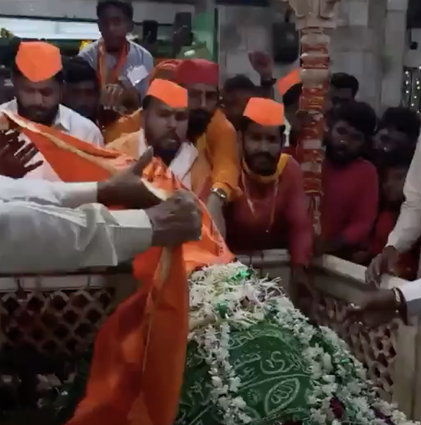In Kalyan, Hindu Nationalists Raise Saffron Flag Inside Haji Malang Dargah