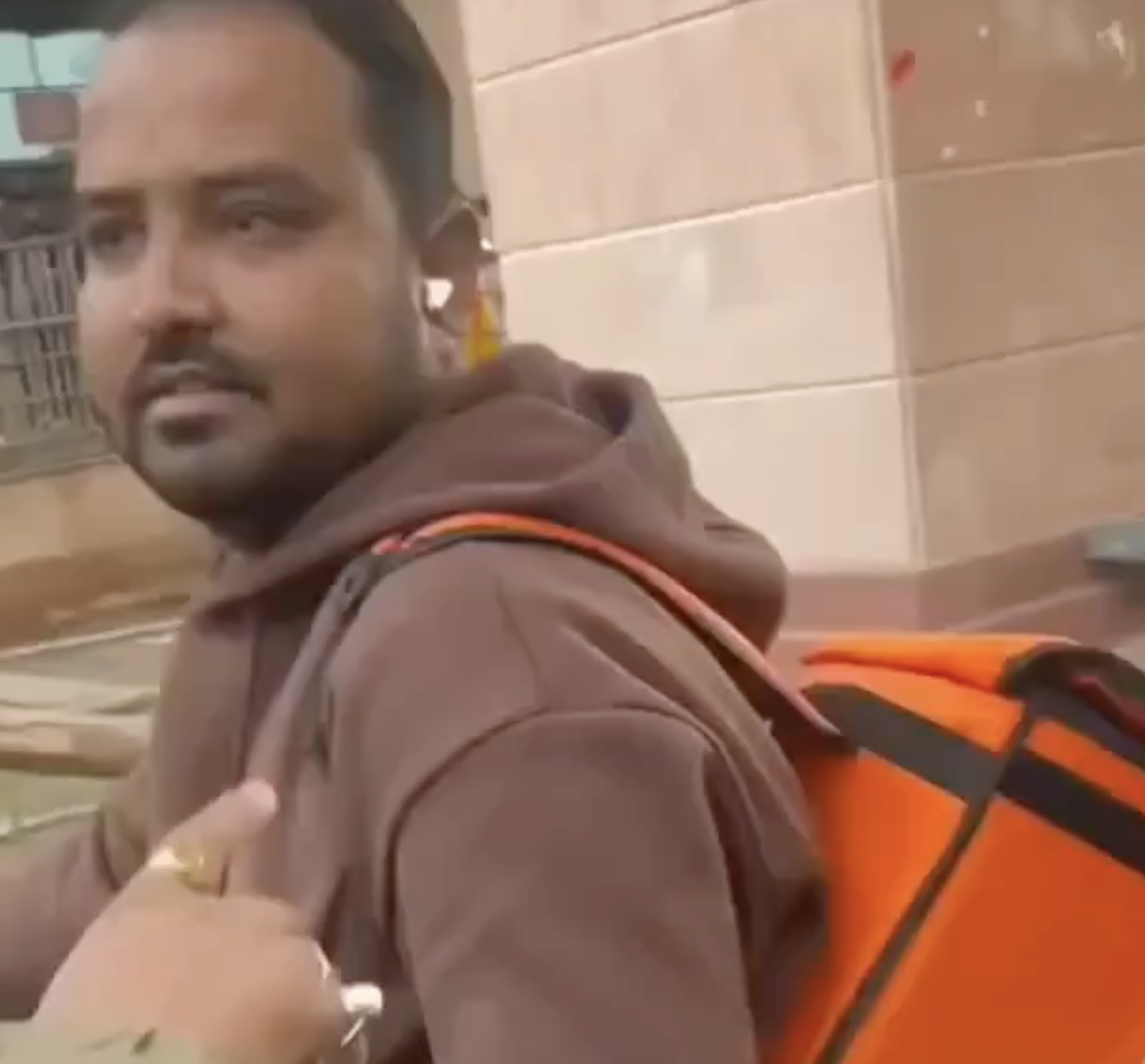 In Ayodhya, Cow Vigilante Harasses Muslim Swiggy Worker Over Non-Veg Delivery