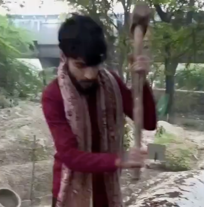 In Delhi’s Wazirabad, Gau Raksha Dal Member Vandalises Muslim Graveyard and Burns Chadars