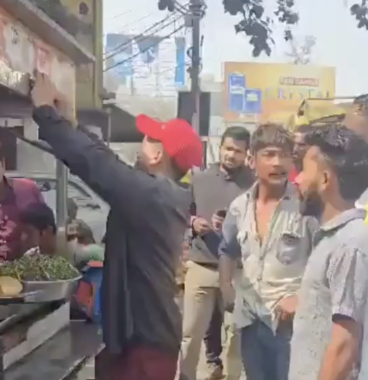 In Meerut, VHP-Bajrang Dal Forces Muslim Vendor to Remove “Hindu” Banner From Food Cart