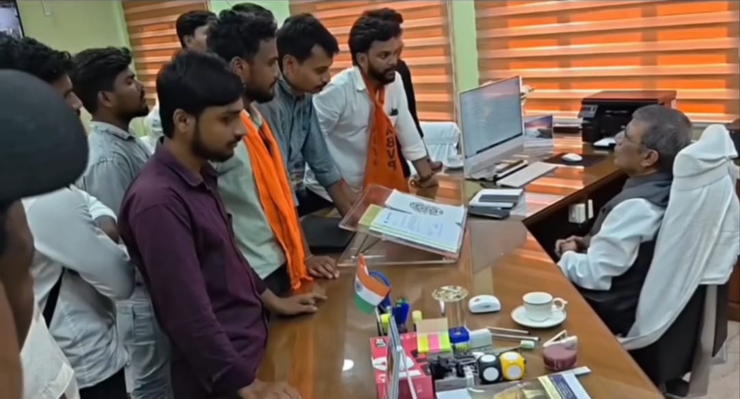 Men Claiming to be ABVP Members Storm Bengal University, Tear Down Portraits of Tagore, Vidyasagar (The Wire)