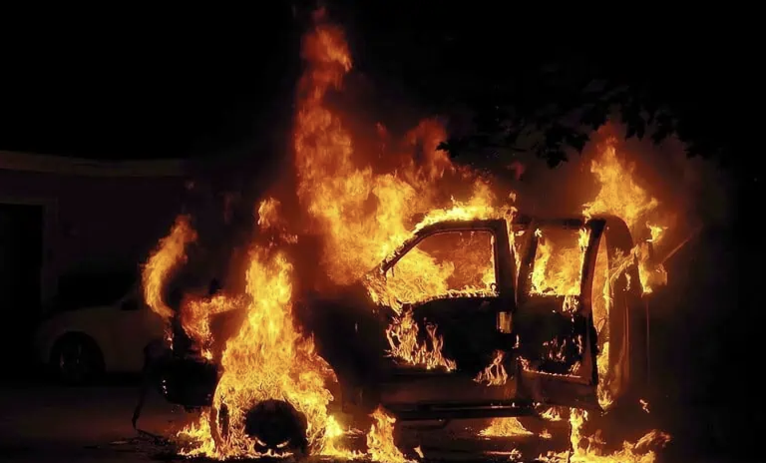 Odisha Hindutva mob set ablaze van carrying cattle, driver escapes (Siasat)